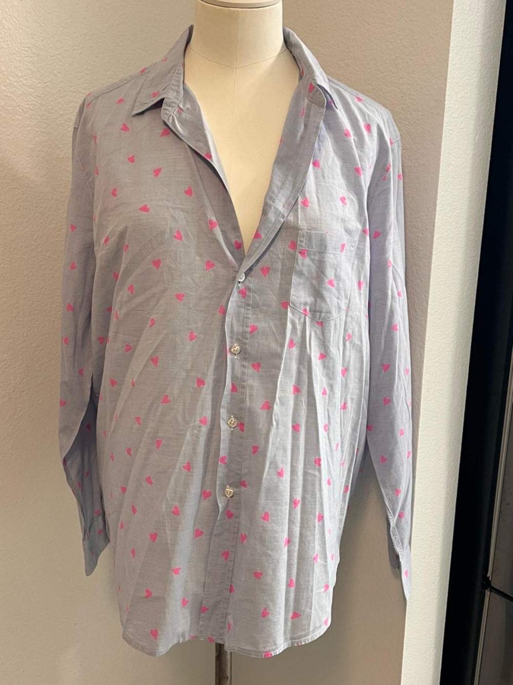 Frank & Eileen Light Gray Button-Down Shirt with Pink Heart Print